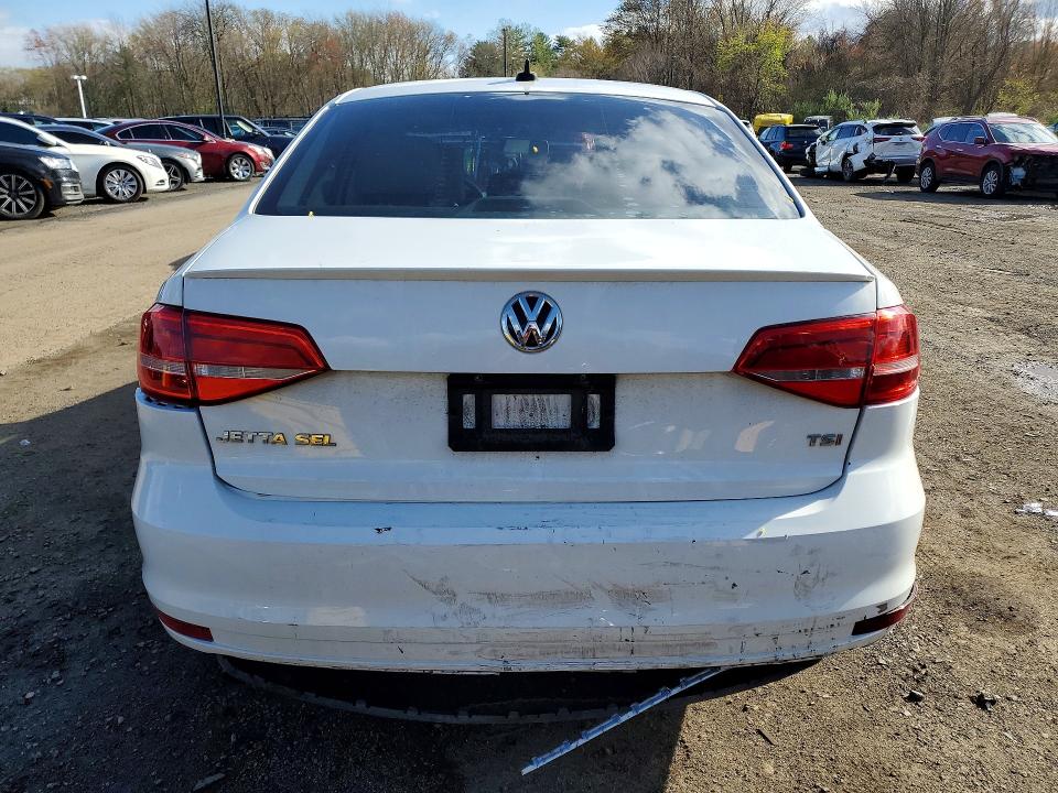 50065356 :رقم المزاد ، 3VWL17AJ7FM309851 vin ، 2015 Volkswagen Jetta مزاد بيع