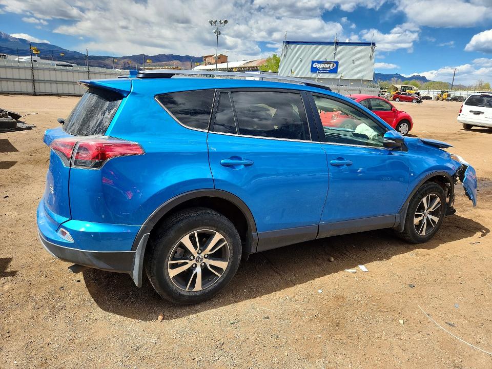 Продажа на аукционе авто 2018 Toyota Rav4, vin: JTMRFREV6JD231476, номер лота: 49028456