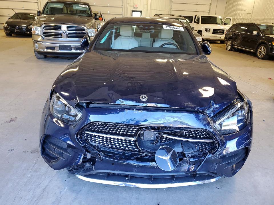 49845386 :رقم المزاد ، W1KZF8EB4NB028366 vin ، 2022 Mercedes-benz E مزاد بيع