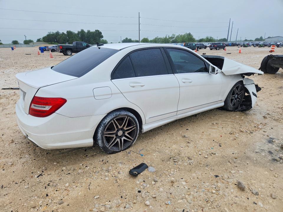 Продаж на аукціоні авто 2013 Mercedes-benz C, vin: WDDGF4HB6DA828912, номер лоту: 50592646