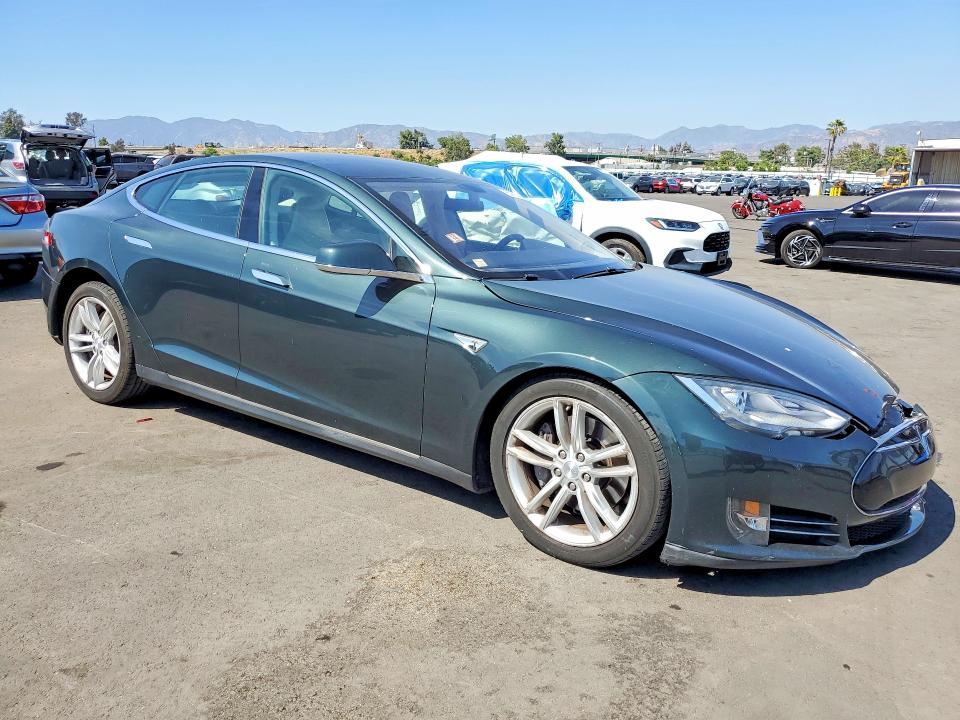 50810206 :رقم المزاد ، 5YJSA1H15EFP33842 vin ، 2014 Tesla Model S مزاد بيع