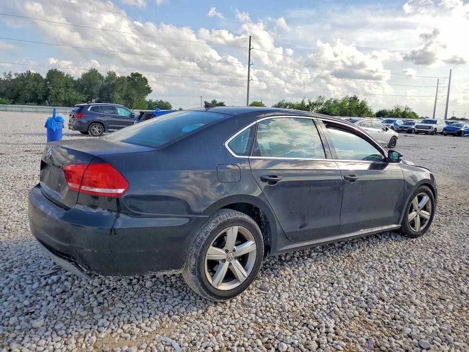 50652426 :رقم المزاد ، 1VWBP7A31DC085082 vin ، 2013 Volkswagen Passat مزاد بيع