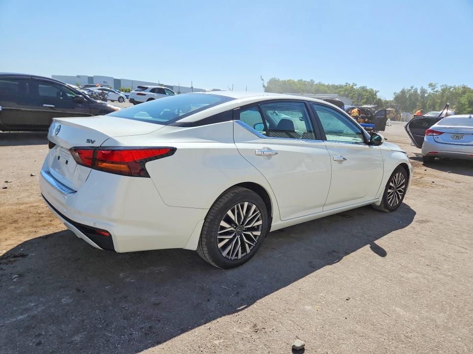 50223656 :رقم المزاد ، 1N4BL4DV6PN327468 vin ، 2023 Nissan Altima مزاد بيع