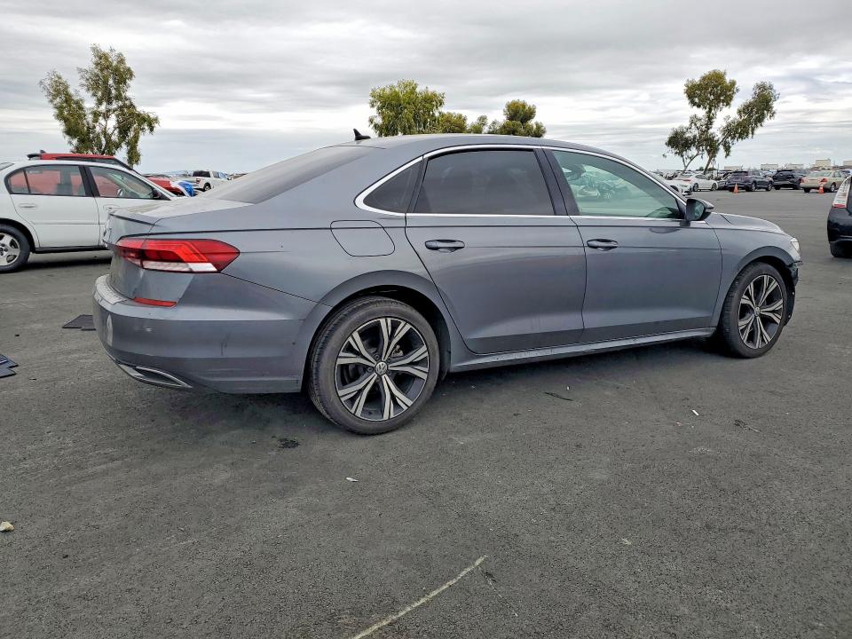 50664766 :رقم المزاد ، 1VWSA7A33MC015813 vin ، 2021 Volkswagen Passat مزاد بيع