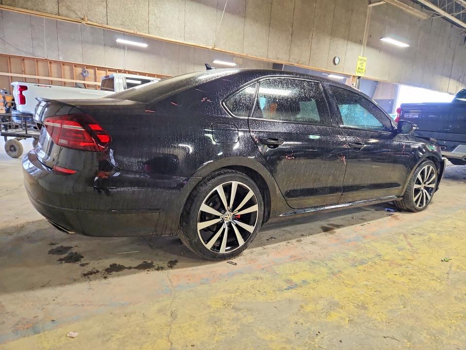 47633126 :رقم المزاد ، 1VWJM7A31JC039333 vin ، 2018 Volkswagen Passat مزاد بيع