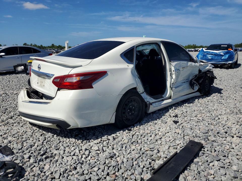 2018 Nissan Altima მანქანა იყიდება აუქციონზე, vin: 1N4AL3AP1JC140623, აუქციონის ნომერი: 49742166