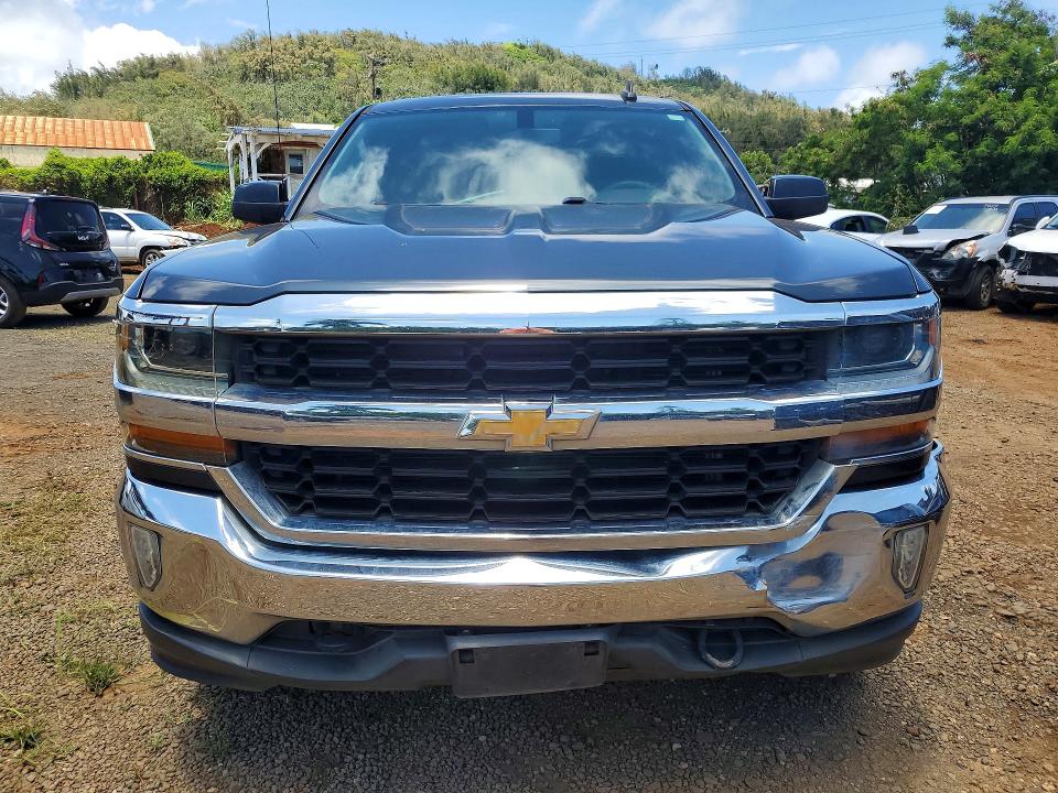 47137716 :رقم المزاد ، 3GCUKREC3JG220040 vin ، 2018 Chevrolet Silverado مزاد بيع
