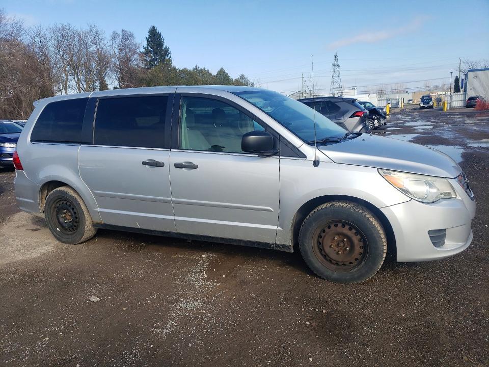 2011 Volkswagen Routan მანქანა იყიდება აუქციონზე, vin: 2V4RW4DG6BR621732, აუქციონის ნომერი: 48588906