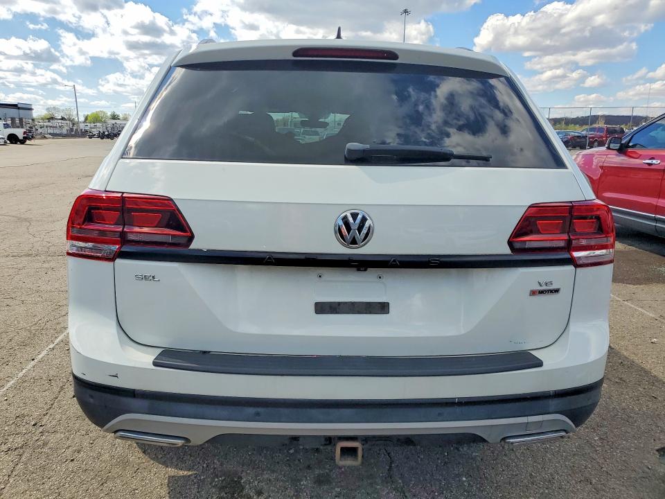 47934376 :رقم المزاد ، 1V2MR2CA7JC583852 vin ، 2018 Volkswagen Atlas مزاد بيع