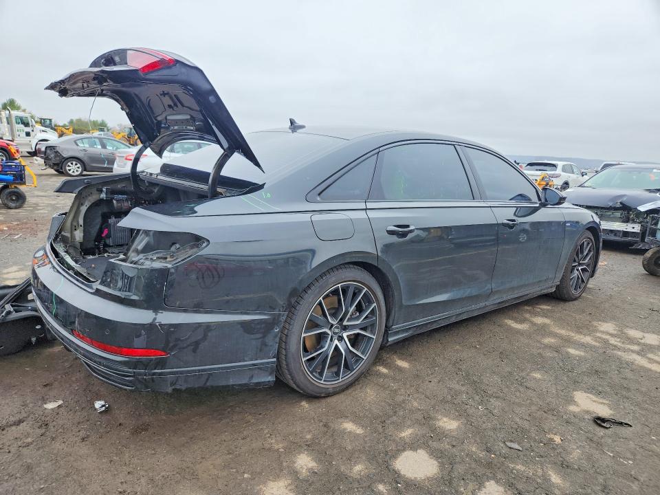 47152706 :رقم المزاد ، WAU8DAF81MN031385 vin ، 2021 Audi A8 مزاد بيع