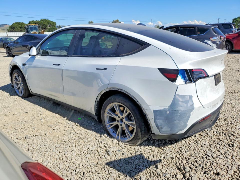 48402056 :رقم المزاد ، 7SAYGAEE2NF570134 vin ، 2022 Tesla Model Y مزاد بيع