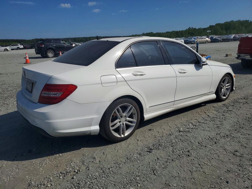 Продажа на аукционе авто 2013 Mercedes-benz C, vin: WDDGF4HB2DR272437, номер лота: 49680296