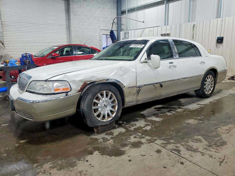 51885976 :رقم المزاد ، 1LNHM81V86Y644366 vin ، 2006 Lincoln Town Car مزاد بيع