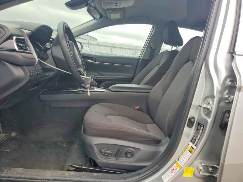 48064726 :رقم المزاد ، 4T1B11HK4JU101405 vin ، 2018 Toyota Camry مزاد بيع