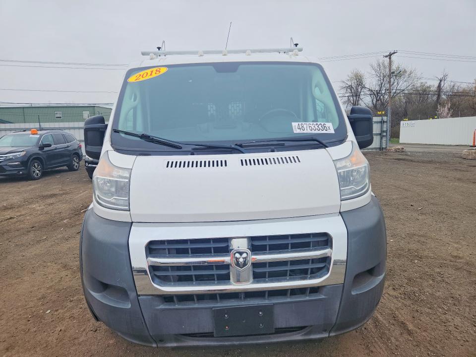 48763336 :رقم المزاد ، 3C6TRVAG2JE120975 vin ، 2018 Ram Promaster 1500 مزاد بيع