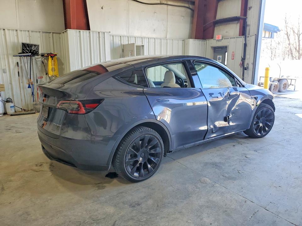 48932466 :رقم المزاد ، 5YJYGDEE2MF210102 vin ، 2021 Tesla Model Y مزاد بيع