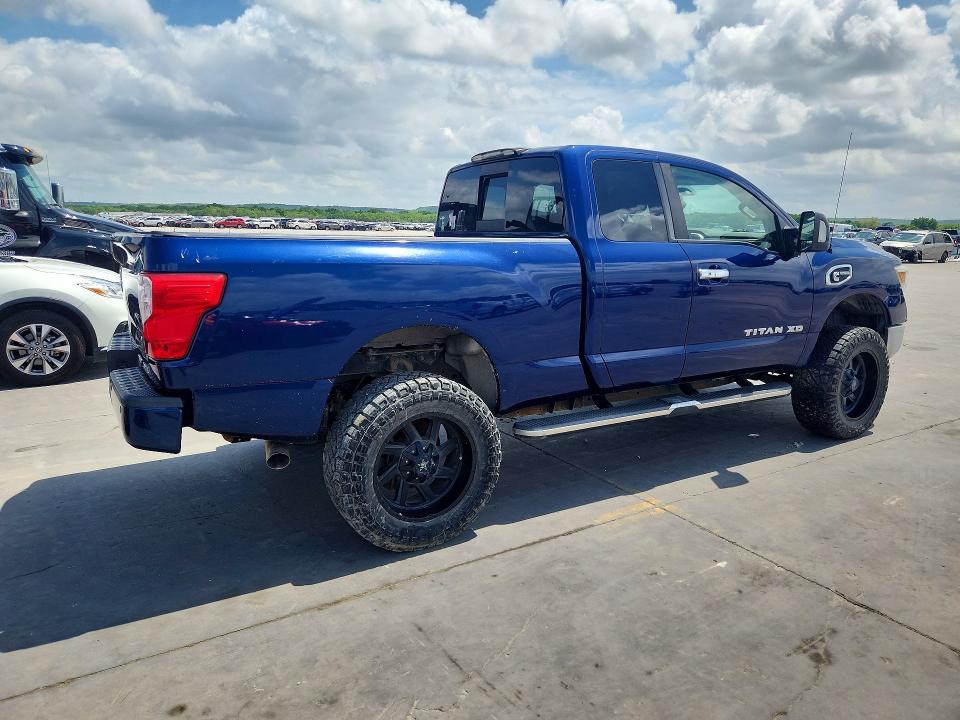 49910576 :رقم المزاد ، 1N6BA1C44HN560982 vin ، 2017 Nissan Titan Xd مزاد بيع