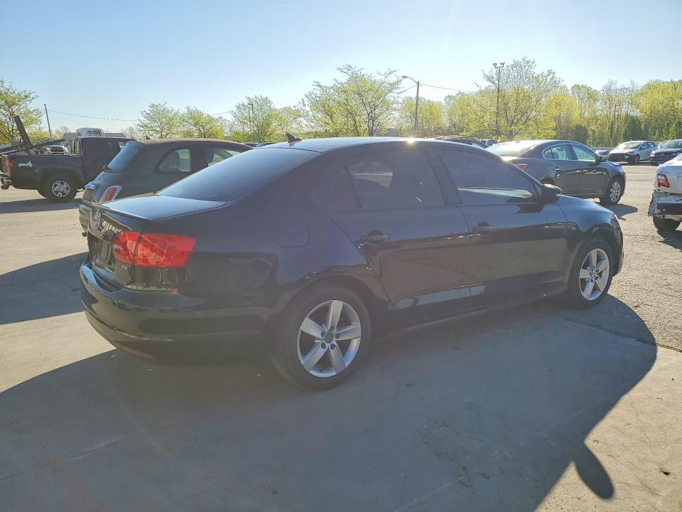 48674756 :رقم المزاد ، 3VWLL7AJ3CM002408 vin ، 2012 Volkswagen Jetta مزاد بيع