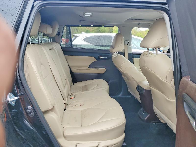 Продажа на аукционе авто 2021 Toyota Highlander, vin: 5TDGZRBH3MS557385, номер лота: 50760296