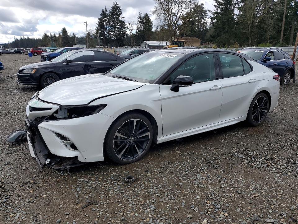 48157646 :رقم المزاد ، 4T1BZ1HK6JU001640 vin ، 2018 Toyota Camry مزاد بيع