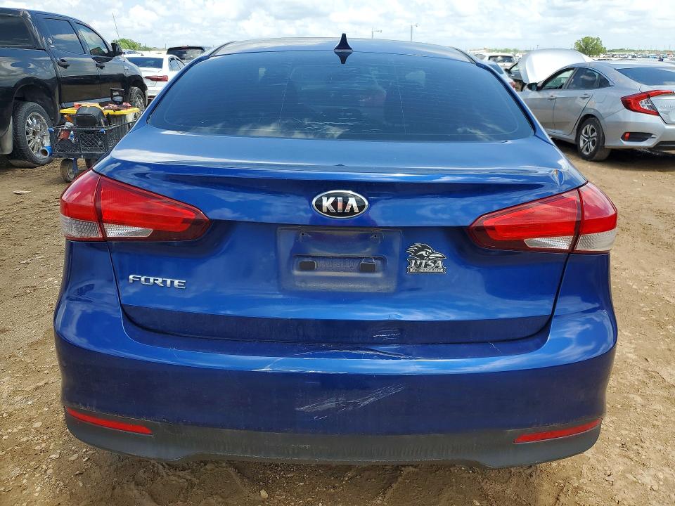 2017 Kia Forte მანქანა იყიდება აუქციონზე, vin: 3KPFK4A76HE136143, აუქციონის ნომერი: 50702466