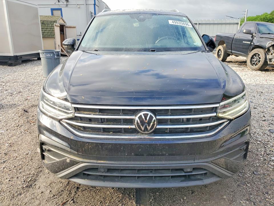 49935696 :رقم المزاد ، 3VV3B7AXXNM047182 vin ، 2022 Volkswagen Tiguan مزاد بيع
