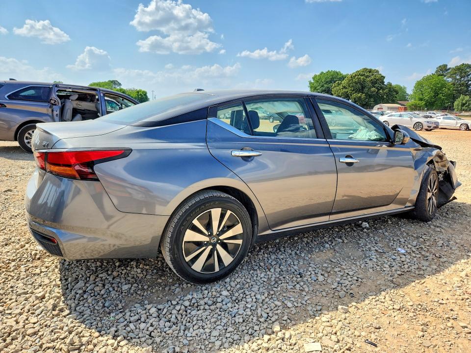 51136006 :رقم المزاد ، 1N4BL4DV6NN352111 vin ، 2022 Nissan Altima مزاد بيع