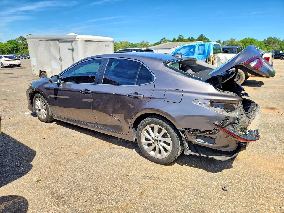 48680986 :رقم المزاد ، 4T1C11AK2NU687140 vin ، 2022 Toyota Camry مزاد بيع