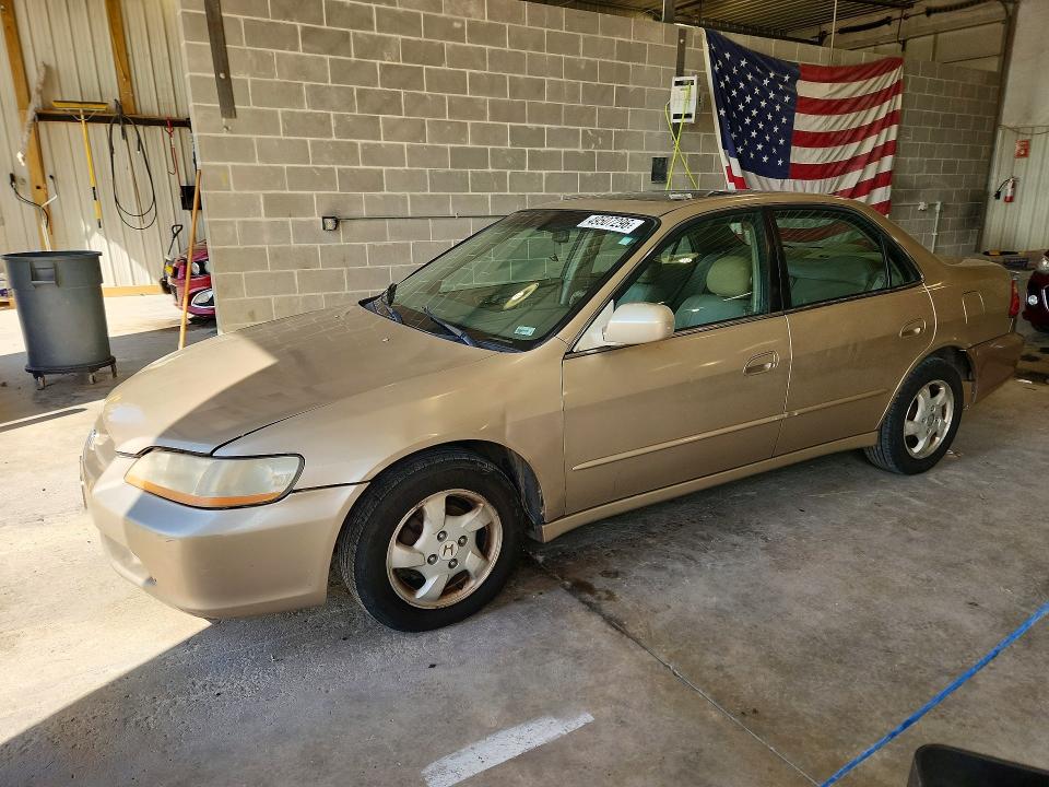 2000 Honda Accord მანქანა იყიდება აუქციონზე, vin: 1HGCG6586YA099781, აუქციონის ნომერი: 49507296