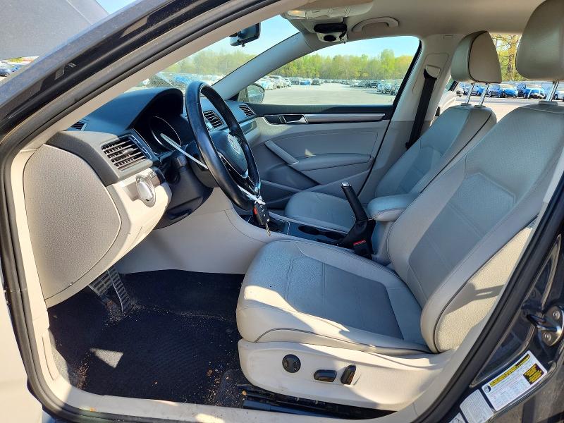 49998596 :رقم المزاد ، 1VWDT7A35HC023243 vin ، 2017 Volkswagen Passat مزاد بيع
