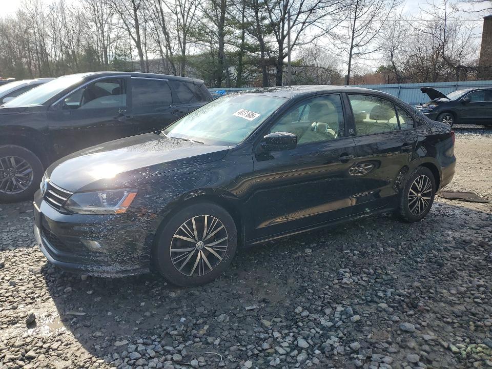 48737686 :رقم المزاد ، 3VWDB7AJ6JM236045 vin ، 2018 Volkswagen Jetta مزاد بيع