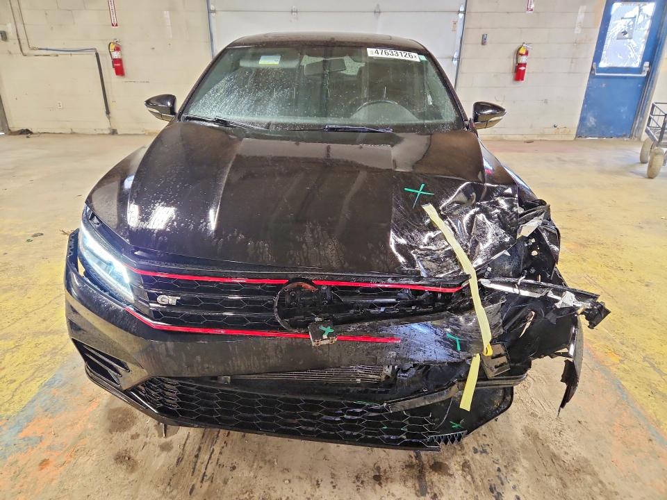 47633126 :رقم المزاد ، 1VWJM7A31JC039333 vin ، 2018 Volkswagen Passat مزاد بيع