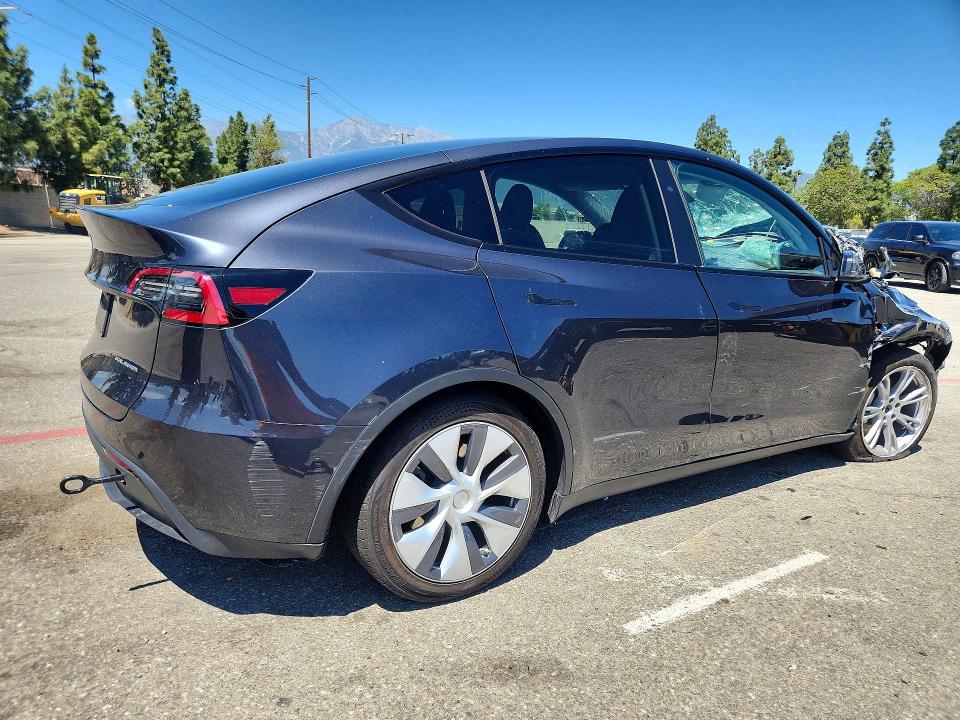 2024 Tesla Model Y მანქანა იყიდება აუქციონზე, vin: 7SAYGDEEXRA246904, აუქციონის ნომერი: 49426576