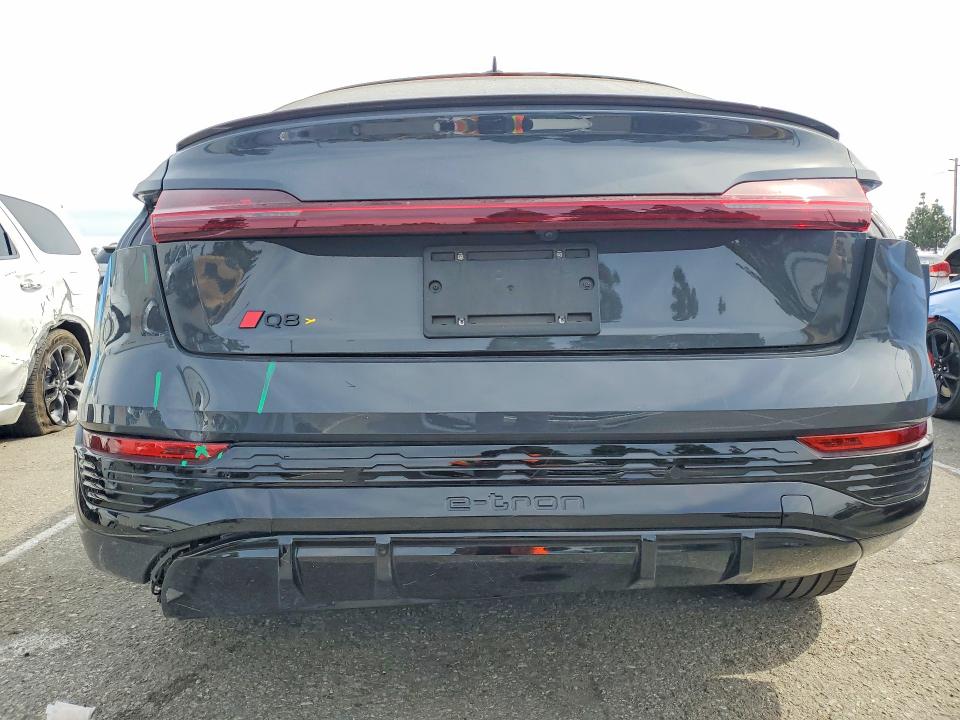 2024 Audi Q8 E-tron მანქანა იყიდება აუქციონზე, vin: WA1CABGE6RB032244, აუქციონის ნომერი: 49338096