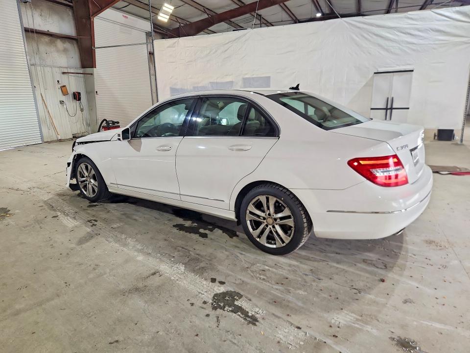 2013 Mercedes-benz C მანქანა იყიდება აუქციონზე, vin: WDDGF8AB3DA838248, აუქციონის ნომერი: 49369746