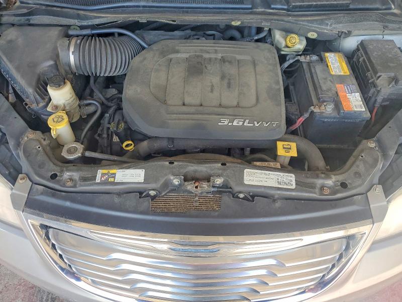 2015 Chrysler Town & Country მანქანა იყიდება აუქციონზე, vin: 2C4RC1BG8FR521786, აუქციონის ნომერი: 50095316