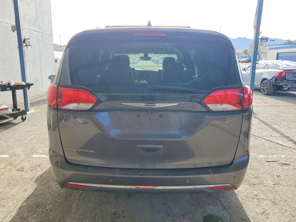 47931426 :رقم المزاد ، 2C4RC1BG6HR613157 vin ، 2017 Chrysler Pacifica مزاد بيع