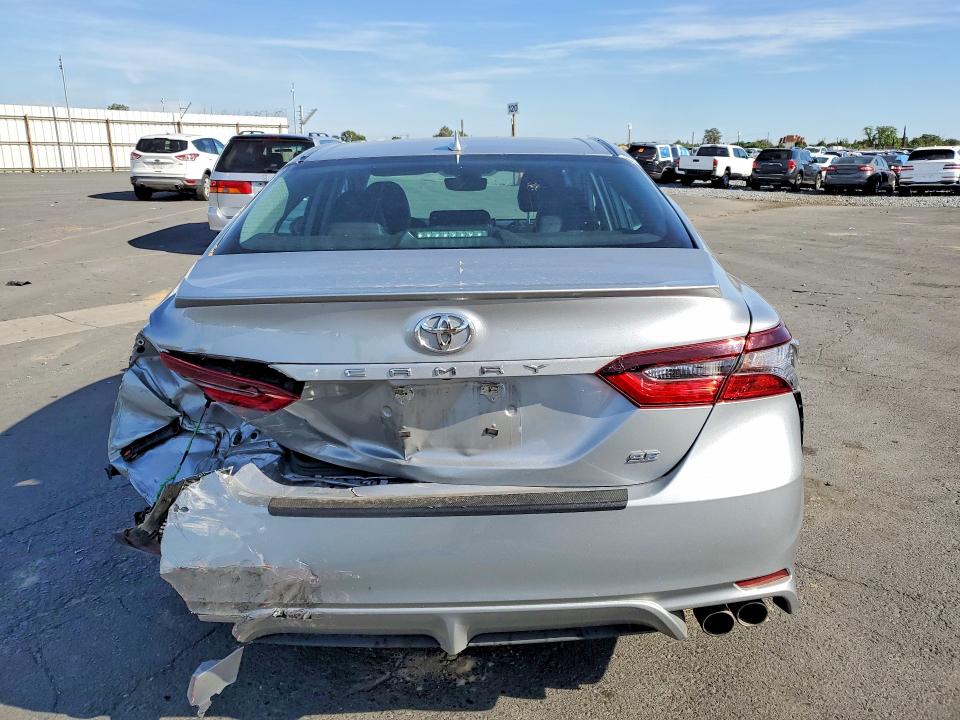 Продажа на аукционе авто 2024 Toyt Camry, vin: 4T1G11AKXRU200242, номер лота: 49672276