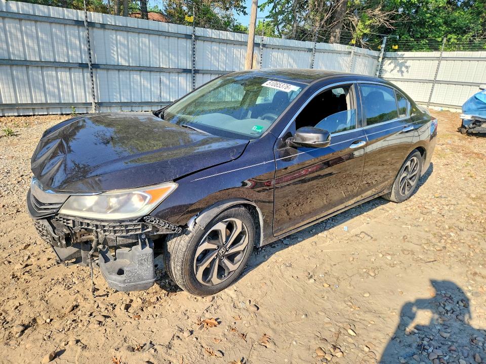 51065376 :رقم المزاد ، 1HGCR2F73HA023248 vin ، 2017 Honda Accord مزاد بيع