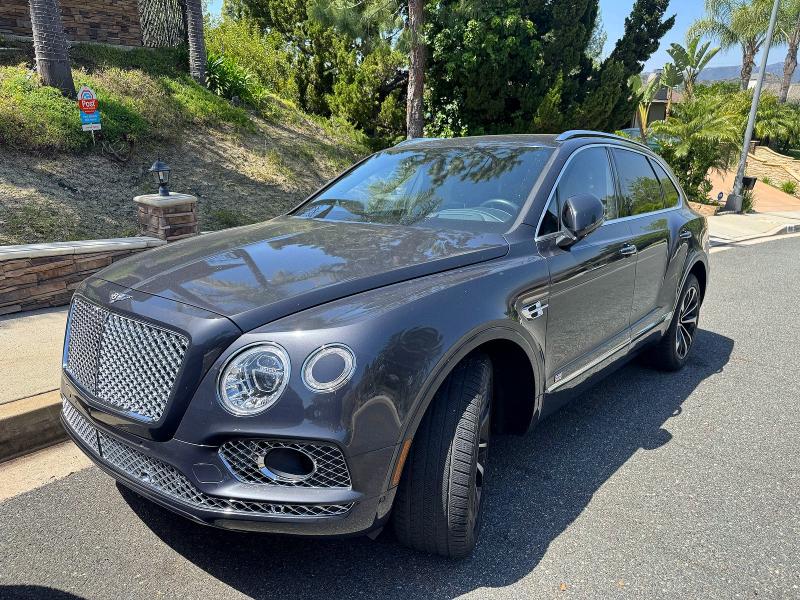 2017 Bentley Bentayga მანქანა იყიდება აუქციონზე, vin: SJAAC2ZV6HC015264, აუქციონის ნომერი: 50670136