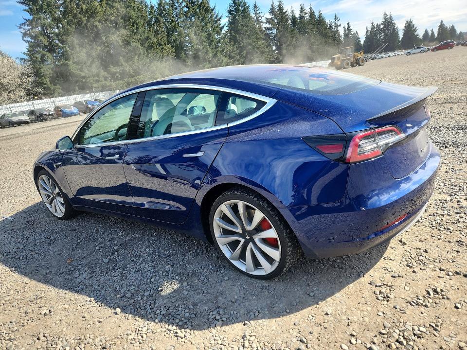 48858636 :رقم المزاد ، 5YJ3E1EB2JF082329 vin ، 2018 Tesla Model 3 مزاد بيع