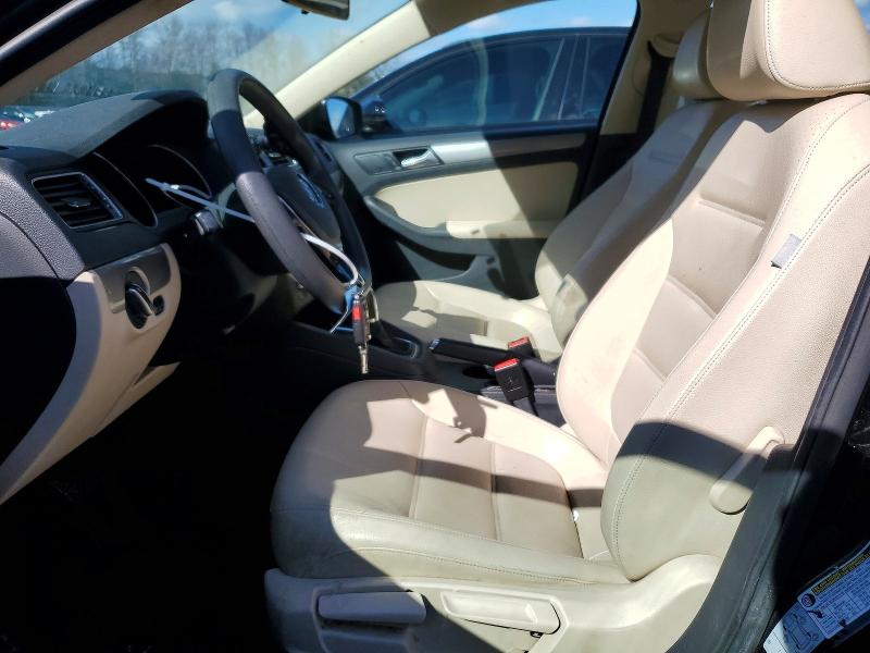48737686 :رقم المزاد ، 3VWDB7AJ6JM236045 vin ، 2018 Volkswagen Jetta مزاد بيع