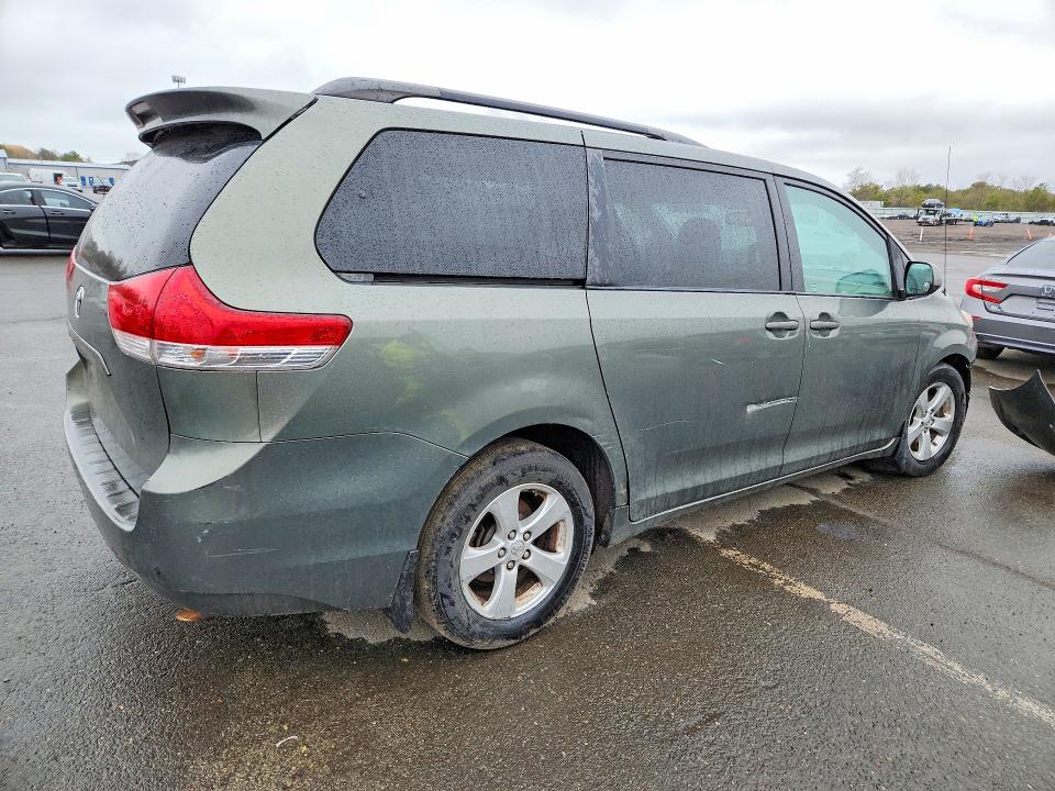 2013 Toyota Sienna მანქანა იყიდება აუქციონზე, vin: 5TDKK3DC6DS325912, აუქციონის ნომერი: 47442326
