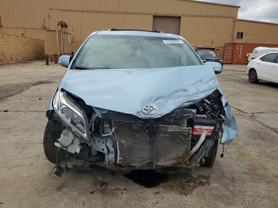 51036326 :رقم المزاد ، 5TDYK3DCXFS689019 vin ، 2015 Toyota Sienna مزاد بيع
