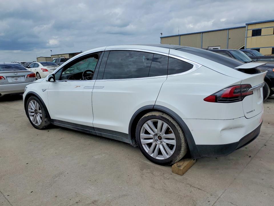 51017386 :رقم المزاد ، 5YJXCBE24GF012790 vin ، 2016 Tesla Model X مزاد بيع
