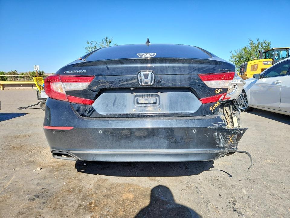 51277996 :رقم المزاد ، 1HGCV1F96JA000558 vin ، 2018 Honda Accord مزاد بيع