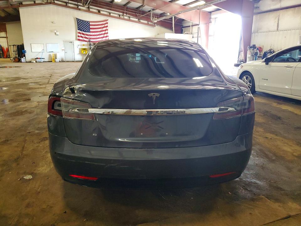 49894136 :رقم المزاد ، 5YJSA1E25JF285593 vin ، 2018 Tesla Model S مزاد بيع
