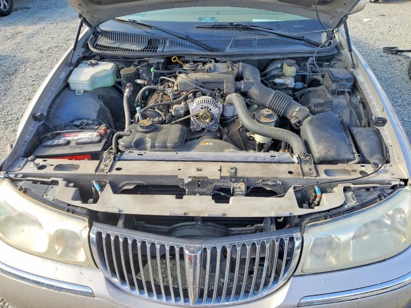 50494016 :رقم المزاد ، 1LNHM82W4YY940642 vin ، 2000 Lincoln Town Car مزاد بيع