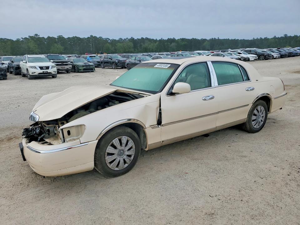 48852456 :رقم المزاد ، 1LNFM83W3WY682133 vin ، 1998 Lincoln Town Car مزاد بيع