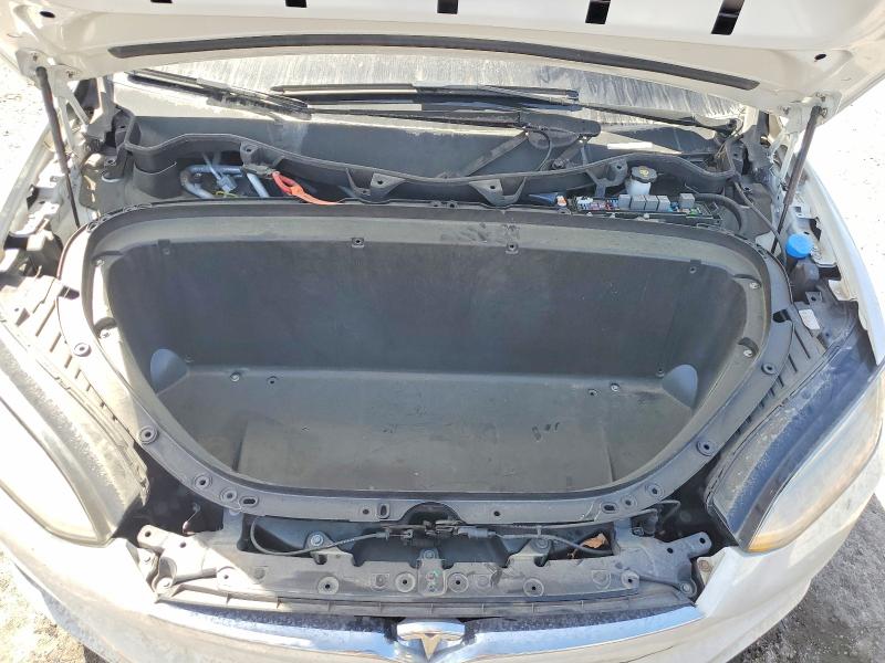 50401626 :رقم المزاد ، 5YJXCBE25GF022017 vin ، 2016 Tesla Model X مزاد بيع